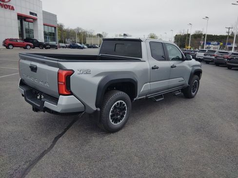 New 2026 Toyota Tacoma TRD Off-Road image 3
