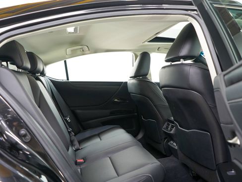 Used 2025 Lexus ES 300h FWD image 13