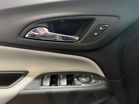 Used 2024 Chevrolet Equinox LS FWD image 33