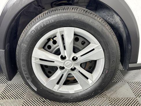 Used 2021 Nissan Kicks S image 57