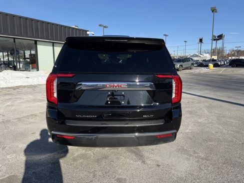 Used 2023 GMC Yukon SLT w/ SLT Luxury Package image 4