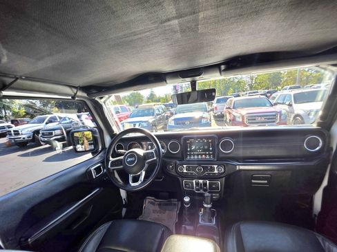 Used 2018 Jeep Wrangler Unlimited Sahara AWD/4WD image 12