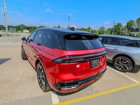 Used 2025 Lincoln Nautilus Reserve AWD/4WD image 4