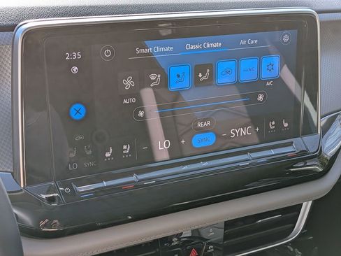 Used 2025 Volkswagen Atlas Peak Edition SE image 24