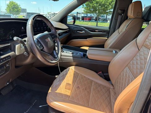 Used 2023 Cadillac Escalade ESV Sport w/ Touring Package AWD/4WD image 7
