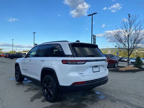 New 2025 Jeep Grand Cherokee Limited w/ Black Appearance Package image 4