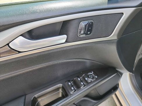 Used 2017 Ford Fusion SE w/ Fusion SE Technology Package FWD image 14