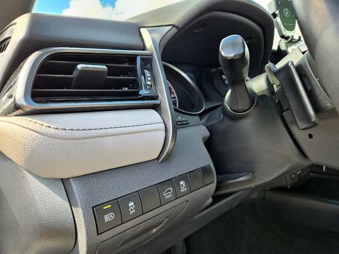 Used 2022 Toyota Camry SE image 24