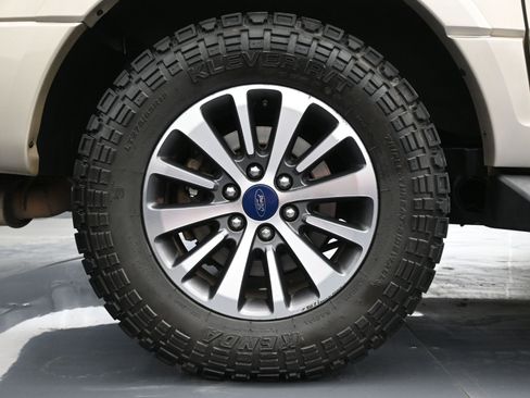 Used 2017 Ford Expedition EL XLT w/ Equipment Group 202A image 17