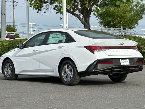 New 2026 Hyundai Elantra SE FWD image 6