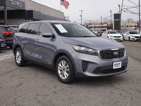 Used 2020 Kia Sorento LX image 2