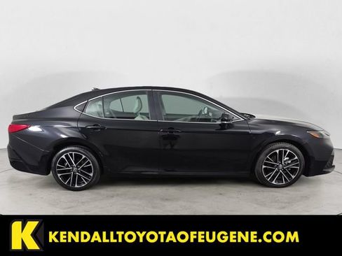 Used 2025 Toyota Camry XLE FWD image 4