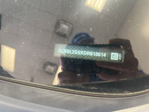Used 2013 Lincoln MKZ FWD image 2
