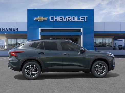 New 2026 Chevrolet Trax LT w/ LT Convenience Package FWD image 5