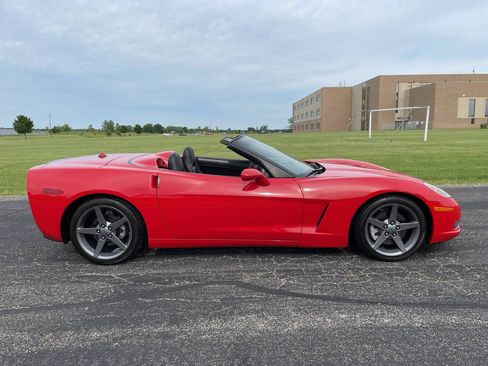 Used 2005 Chevrolet Corvette Convertible w/ Preferred Equipment Group RWD image 2