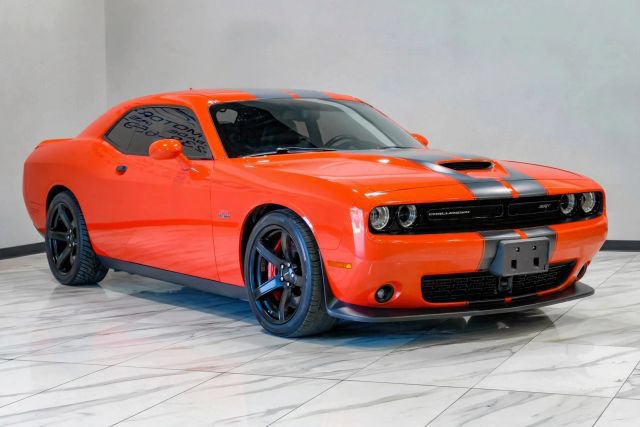Used 2018 Dodge Challenger SRT w/ Technology Group RWD image 9