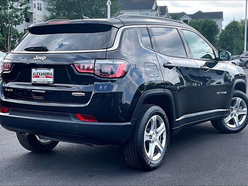 Used 2023 Jeep Compass Latitude AWD/4WD image 12