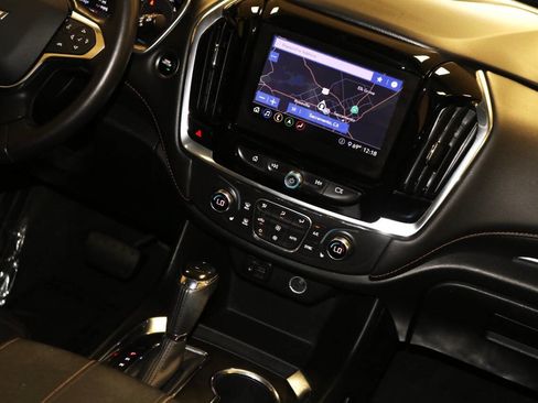 Used 2020 Chevrolet Traverse LT w/ LT Premium Package image 24