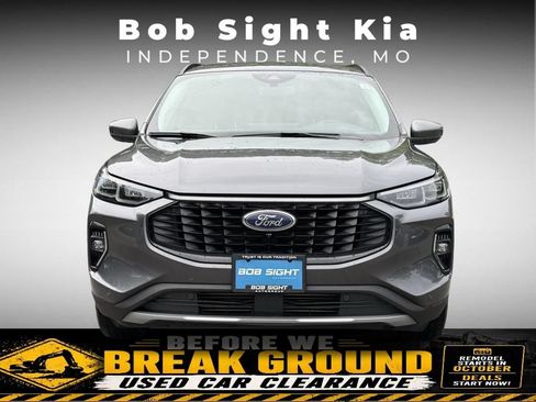 Used 2023 Ford Escape Platinum AWD/4WD image 25