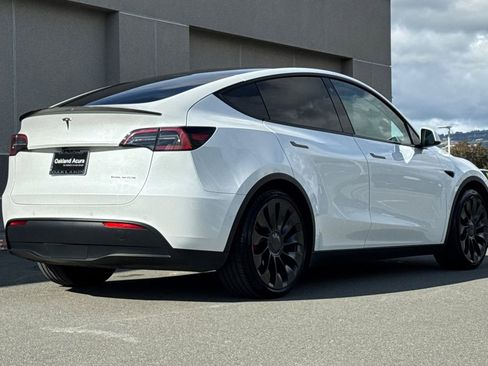Used 2022 Tesla Model Y Performance AWD/4WD image 4