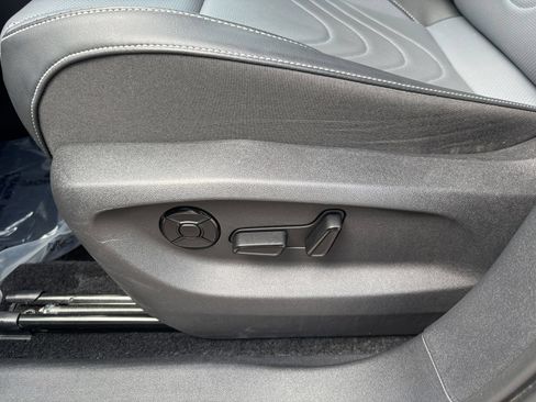 Used 2026 Volkswagen Tiguan SE AWD/4WD image 20