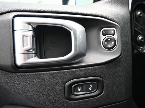 Used 2021 Jeep Wrangler Rubicon AWD/4WD image 15