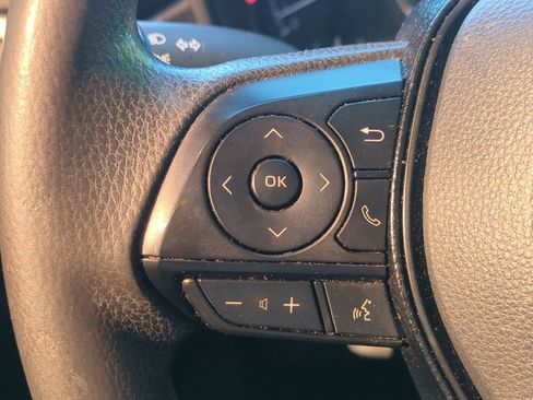 Used 2021 Toyota Corolla LE image 27