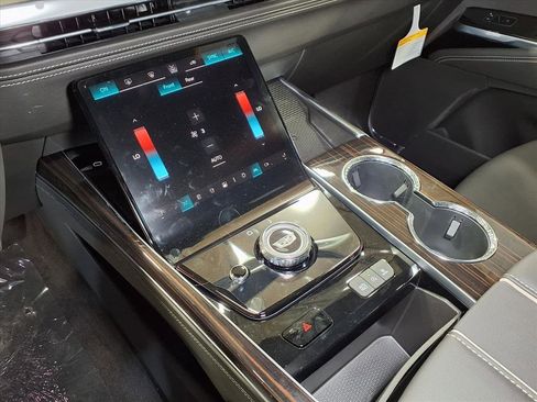 New 2026 Cadillac Escalade 2WD image 18