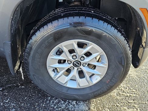 Certified 2024 Nissan Frontier SV w/ Technology Package image 8