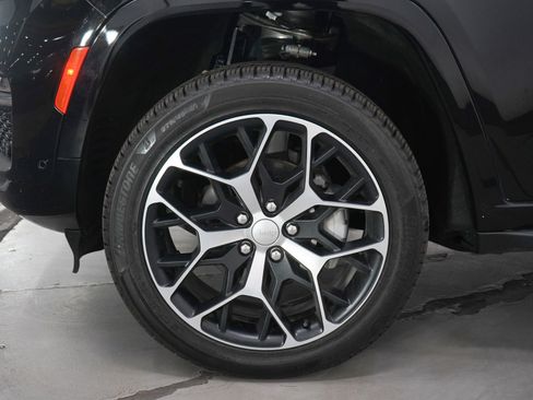 Used 2024 Jeep Grand Cherokee Summit image 32