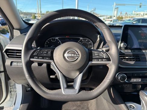 Used 2025 Nissan Altima 2.5 SR image 13