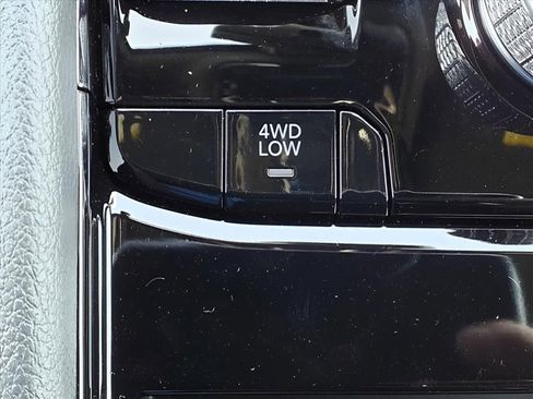 New 2024 Jeep Grand Cherokee Overland w/ Luxury Tech Group IV AWD/4WD image 12