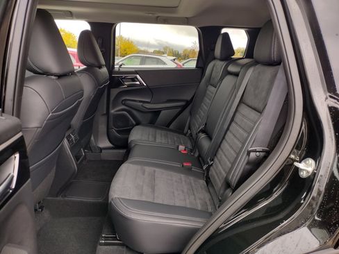 New 2025 Mitsubishi Outlander SE image 9