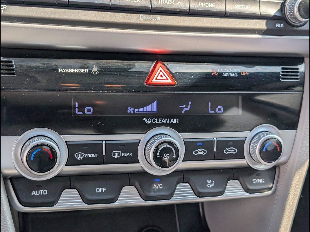 Used 2020 Hyundai Elantra SE FWD image 21