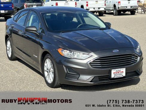 Used 2019 Ford Fusion SE image 1