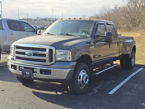 Used 2005 Ford F350 XLT image 9