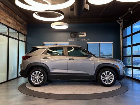 Used 2023 Chevrolet TrailBlazer LS image 2