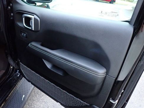 Used 2021 Jeep Wrangler Unlimited Sahara w/ Cold Weather Group image 16