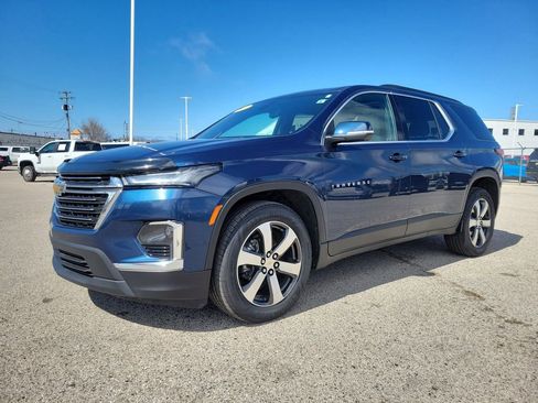 Used 2023 Chevrolet Traverse LT w/ LT Premium Package image 2