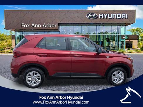 Certified 2024 Hyundai Venue SE FWD image 6