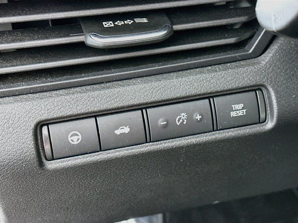 Certified 2024 Nissan Altima 2.5 SV w/ SV Premium Package FWD image 16