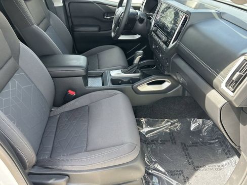 Certified 2025 Nissan Frontier SV w/ SV Convenience Package RWD image 10