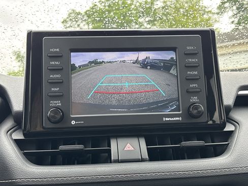 Used 2021 Toyota RAV4 LE AWD/4WD image 17