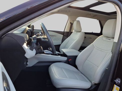 Used 2025 Ford Explorer Platinum w/ Ultimate Package image 11