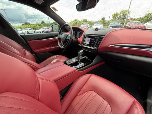 Used 2022 Maserati Levante GT AWD/4WD image 35