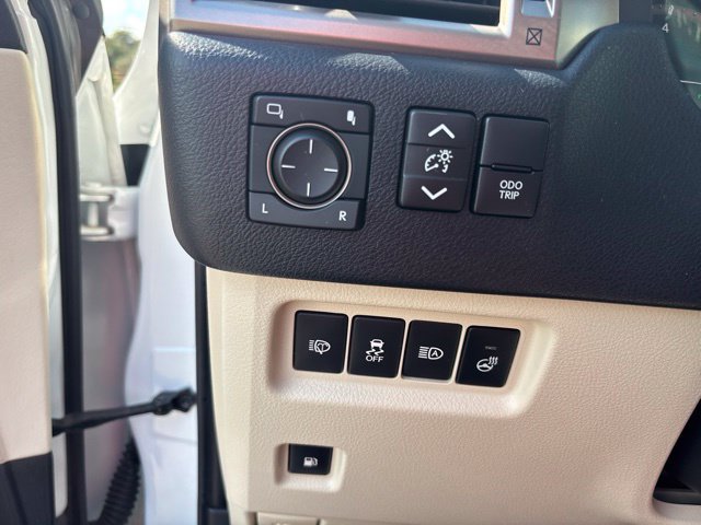 Used 2021 Lexus GX 460 Premium w/ Premium Package AWD/4WD image 11