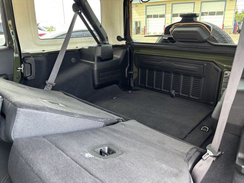 Used 2024 Jeep Wrangler Unlimited Sahara AWD/4WD image 25