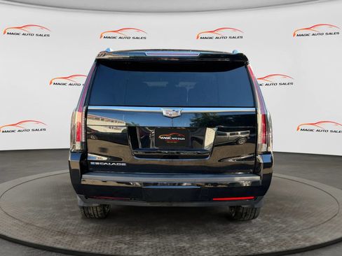 Used 2017 Cadillac Escalade Luxury AWD/4WD image 9