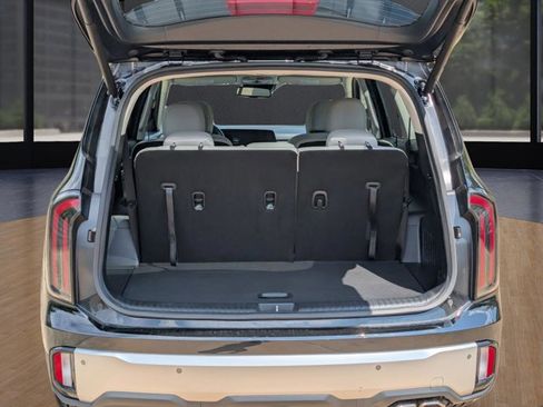 Used 2024 Kia Telluride EX w/ EX Captain's Chair Package image 10