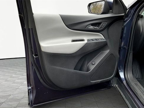 Used 2018 Chevrolet Equinox LT image 23